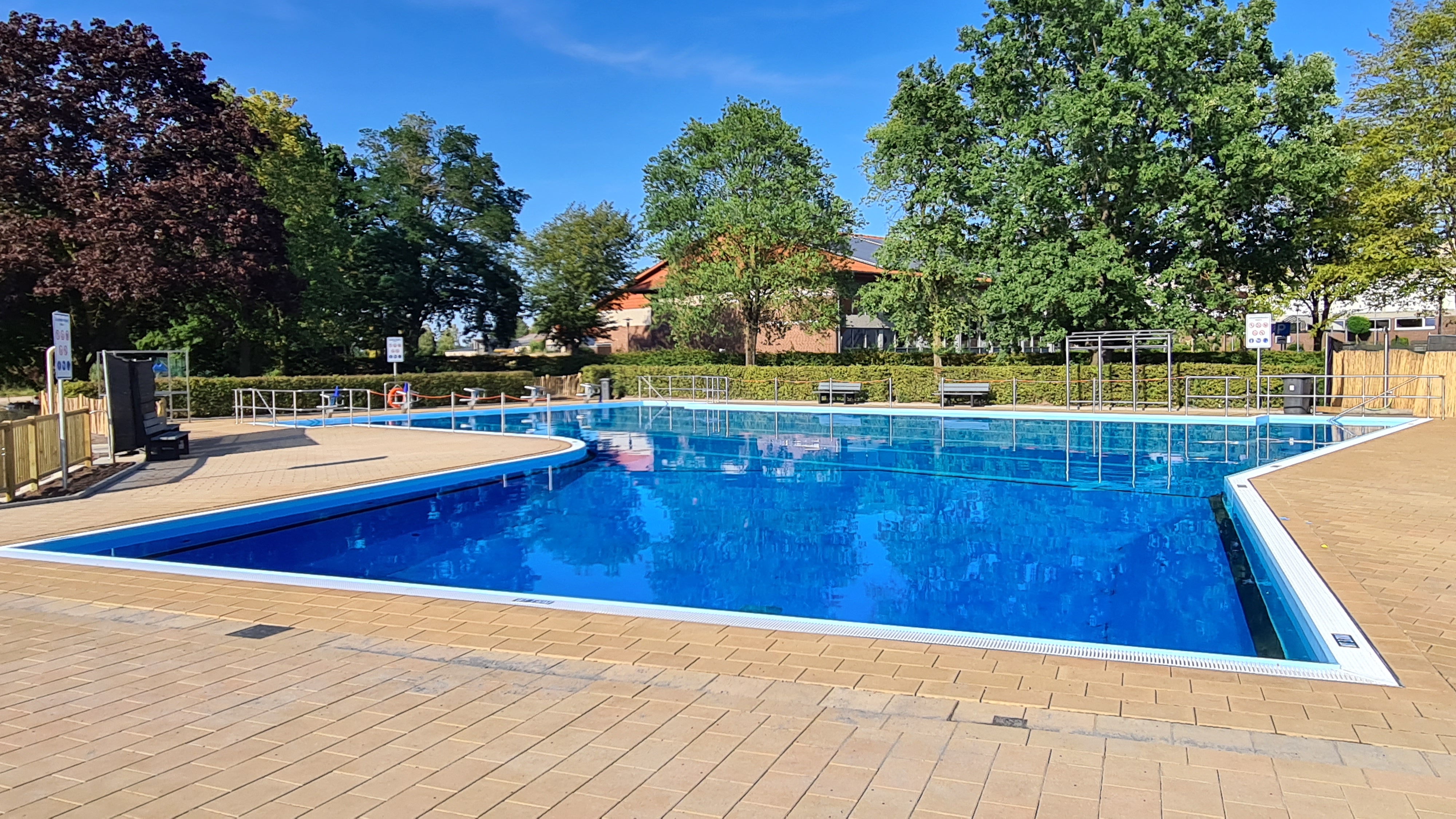 Kinderspielsachen im Hallenbad